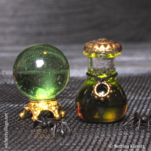 Dekorative Zaubertrankflaschen in Miniatur